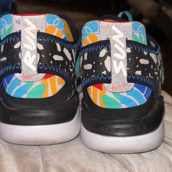 NIKE WOMENS FREE RN 2018 T SHIRT SHOES 
7.5 - Picture 8 of 15